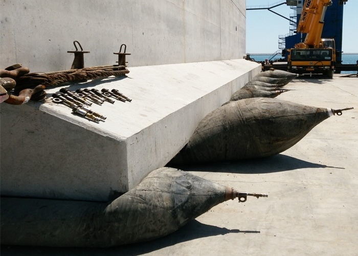 Big Carrying Capacity Marine Rubber Airbag , Boat Recovery Airbags