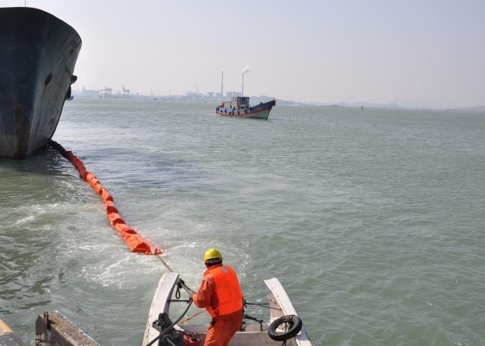 PVC Spill Containment Boom , Floating Oil Boom Working Tensile Strength 20 To 130kN