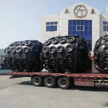 Protects Long Ship With Pneumatic Boat Fender / Marine Rubber Fender
